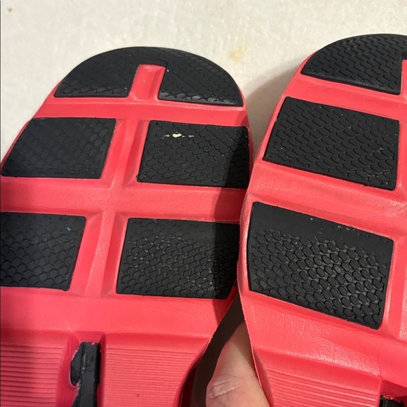 Athletic_Shoes